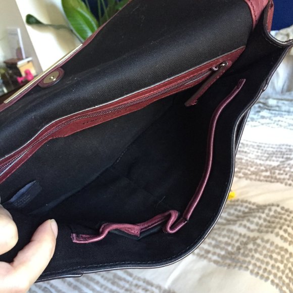 NWOT Kenneth Cole "Mercer Street Clutch" - Picture 5 of 8